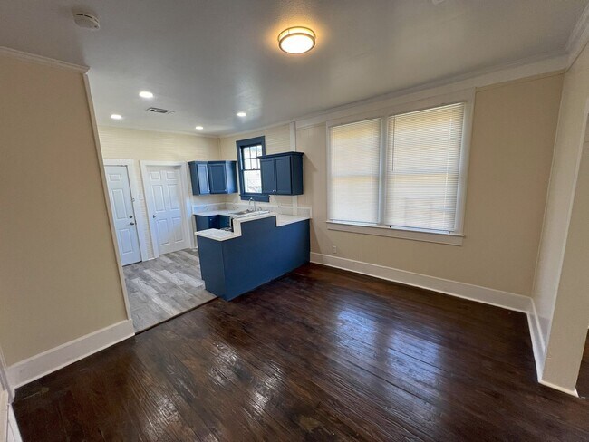 Building Photo - Charming 3-Bedroom Home Near Baton Rouge General Hospital!