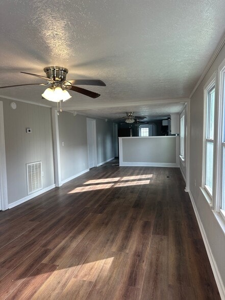 Building Photo - 617 Cassville Rd SE