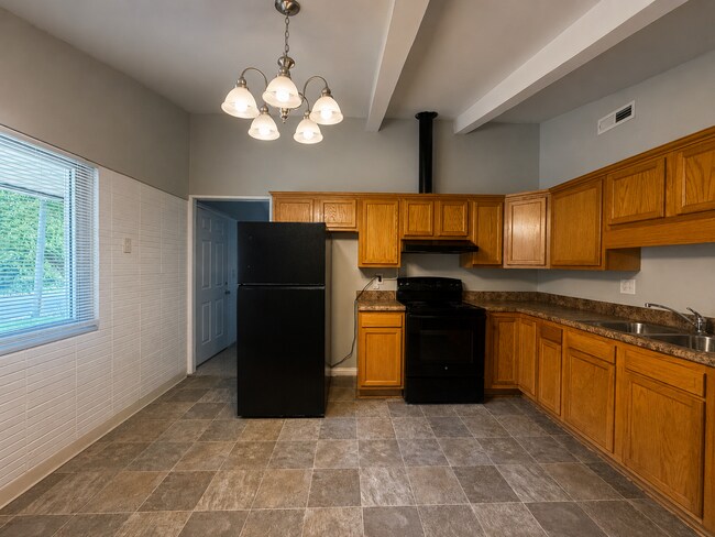 Building Photo - 313 S Birchlane Dr
