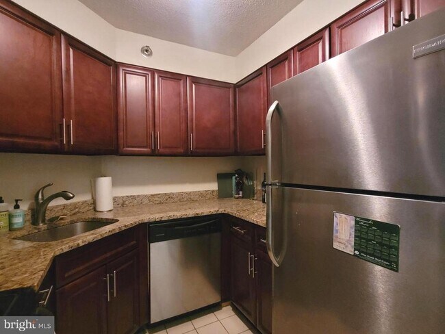 Building Photo - 2020 Walnut St