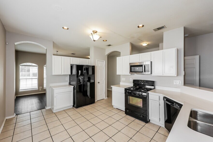 Building Photo - 2808 Earle Dr