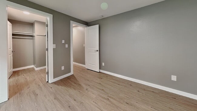 Building Photo - 1105 S Woodlawn St