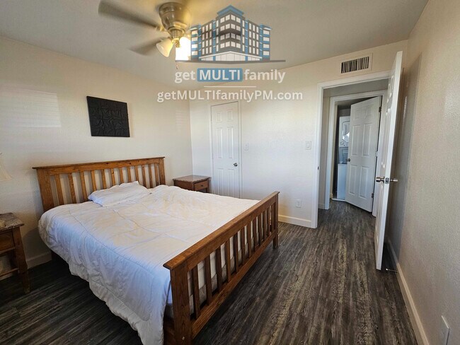 Building Photo - 515 W Pebble Beach Dr