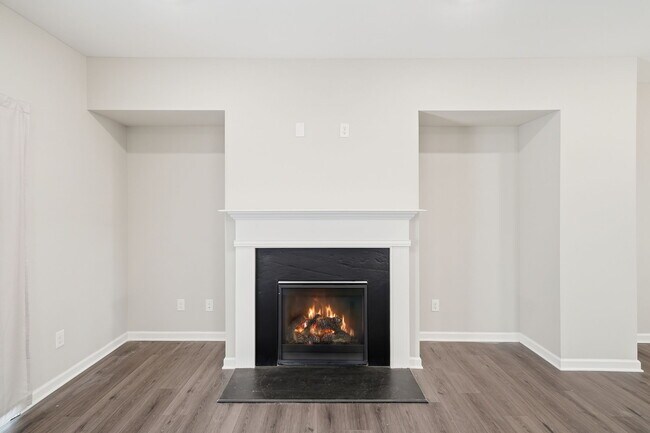 Building Photo - 318 Commons Ave