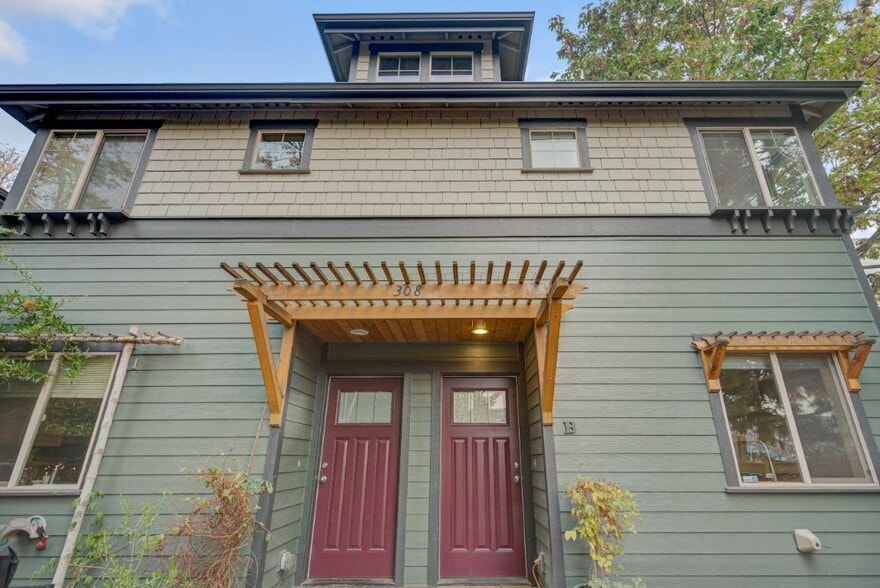 Building Photo - 308 20th Ave S