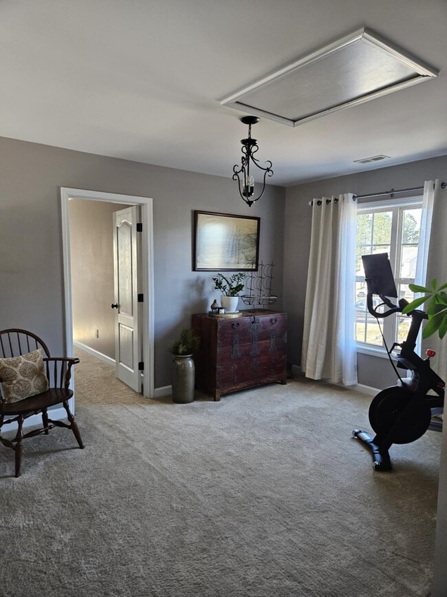 Building Photo - 307 First Post Rd