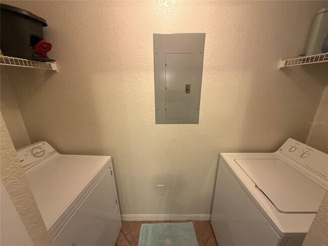 Building Photo - 5463 Vineland Rd