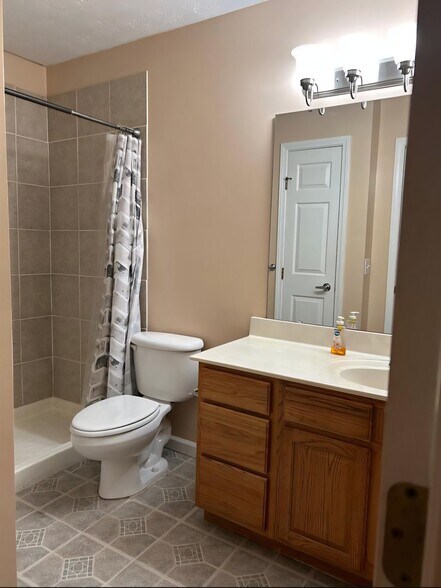 Building Photo - 233 Legends Creek Pl