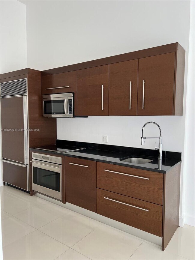 Building Photo - 465 Brickell Ave