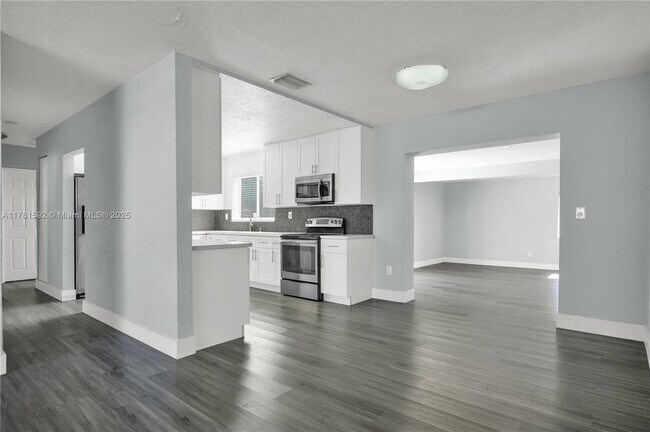 Building Photo - 30100 SW 168th Ct