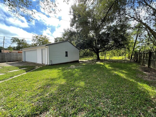 Building Photo - 140 Laurel St