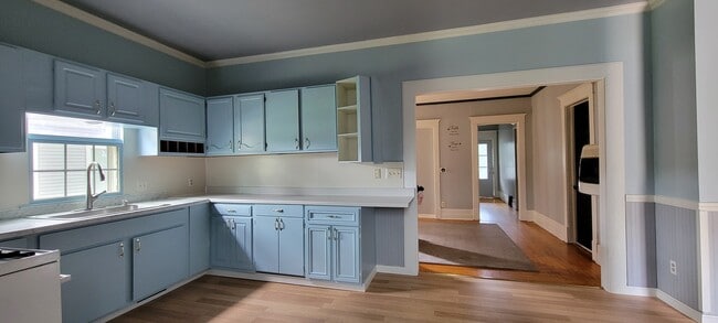 kitchen - 532 Riehl St