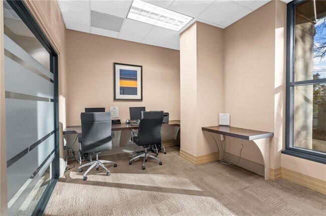 Building Photo - 3040 Peachtree Rd NW