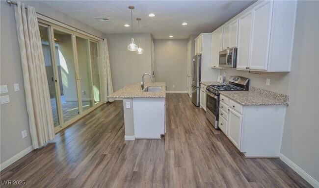 Building Photo - 541 Tokopah Falls St