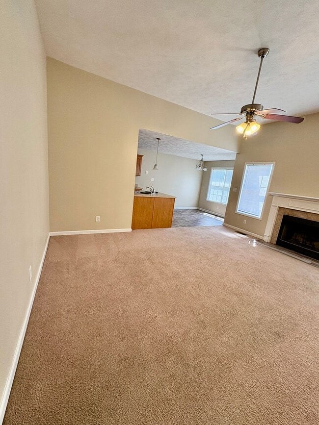 Building Photo - Nice home awaiting you to call home today- close to shopping and dining