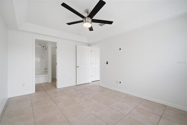 Building Photo - 10604 Lakeside Vista Dr