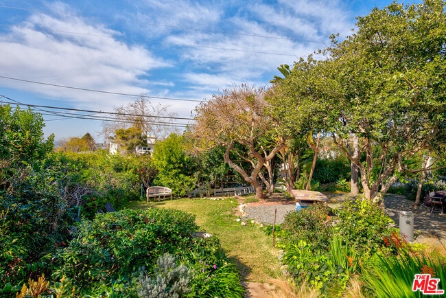 Building Photo - 555 Agate St