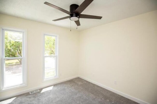 Building Photo - 810 Clearfield Ln