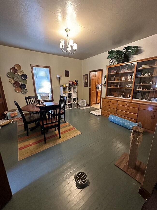 Building Photo - Charming 2-Bed, 2-Bath Duplex in Eau Claire