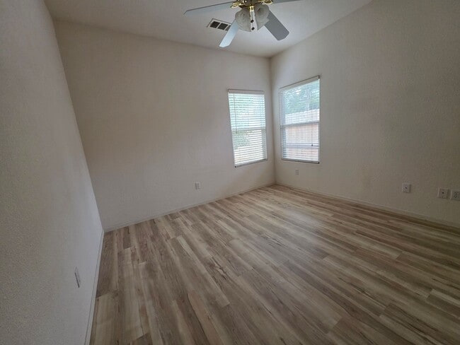 Building Photo - Solar, back house, single family home,