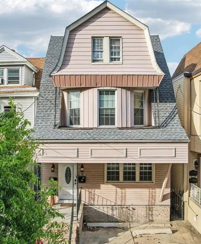 Primary Photo - 132 Kensington Ave