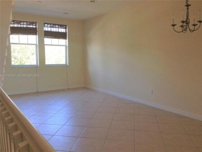 Building Photo - 690 Amador Ln