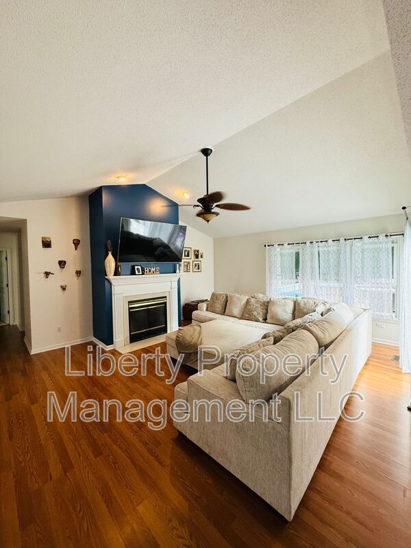 Building Photo - 651 Chelsea Dr