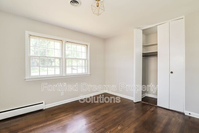 Building Photo - 1101 Surry Dr