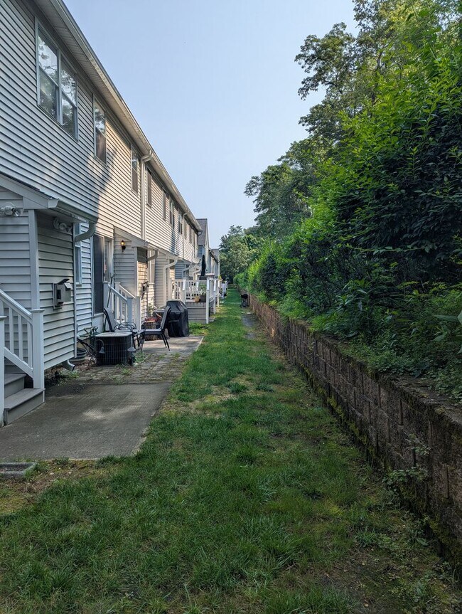 Building Photo - 14 Sand Hill Ct