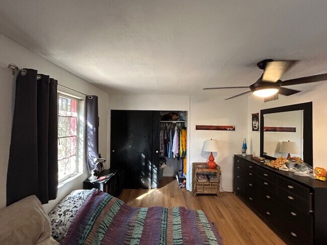 Building Photo - 2 bedrooms-1 bath - on 4th Ave