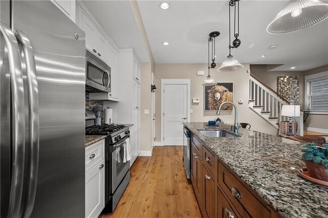 Building Photo - 706 Ivy St