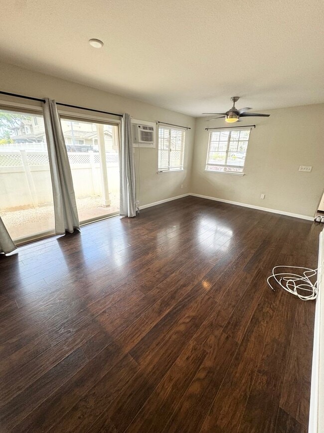 Building Photo - Rarely available 3/2.5 townhome in Kapolei!