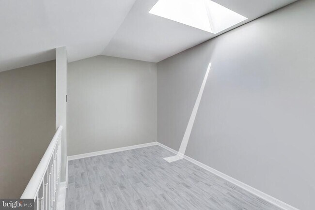 Building Photo - 13041 Shadyside Ln