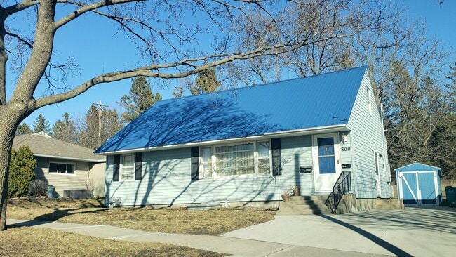 Building Photo - 800 18th Ave NE