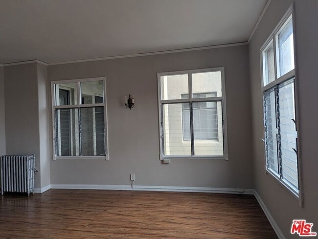 Building Photo - 634 S Gramercy Pl