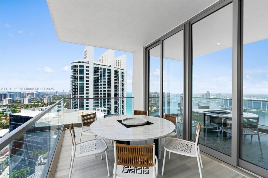 Building Photo - 17975 Collins Ave