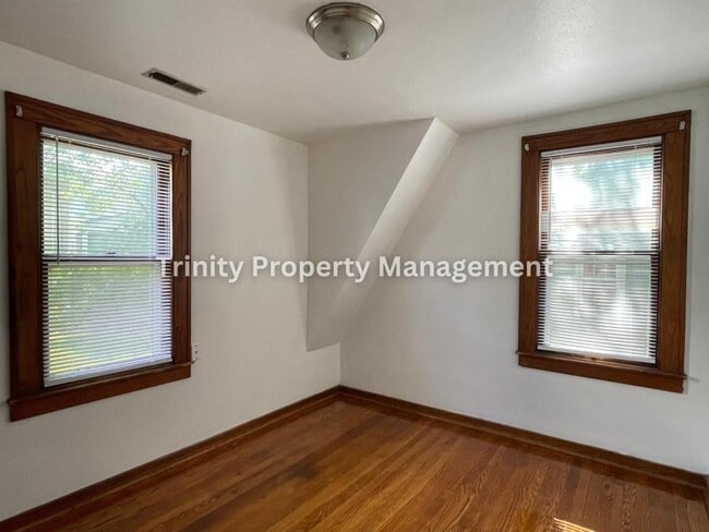 Building Photo - 609 Duff Ave