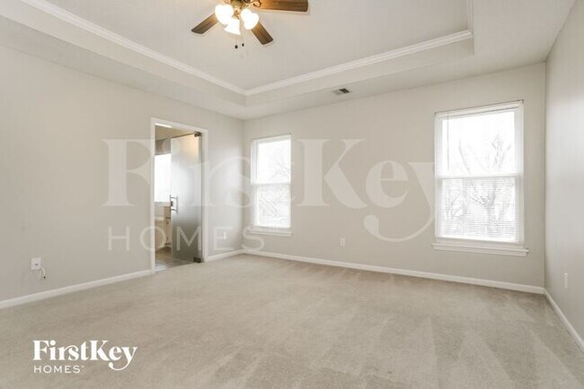 Building Photo - 15526 S Kenwood St