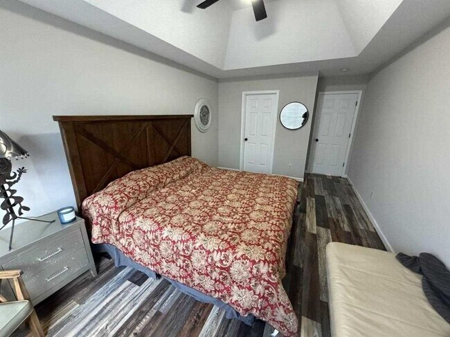 Building Photo - Beautiful condo on Richmond's South Side