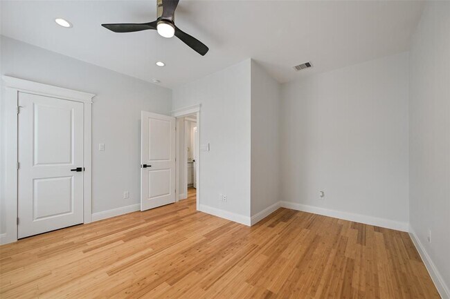 Building Photo - 1207 32nd St