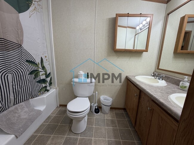 Building Photo - 412 Balboa Dr