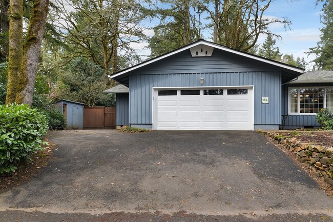 Building Photo - Quaint Remodeled Ranch in Lake Oswego