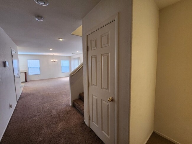 Building Photo - Great 2 Story Home in the SouthWest
