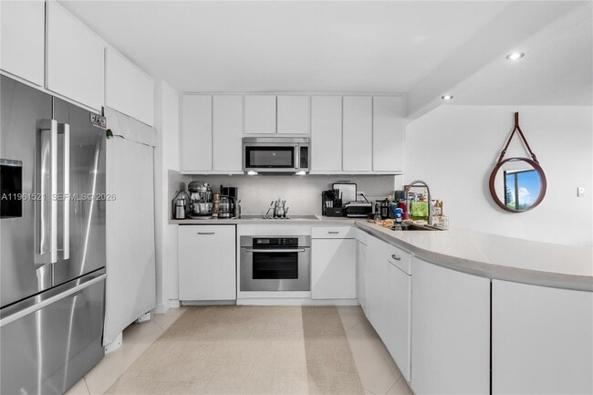 Building Photo - 1925 Brickell Ave