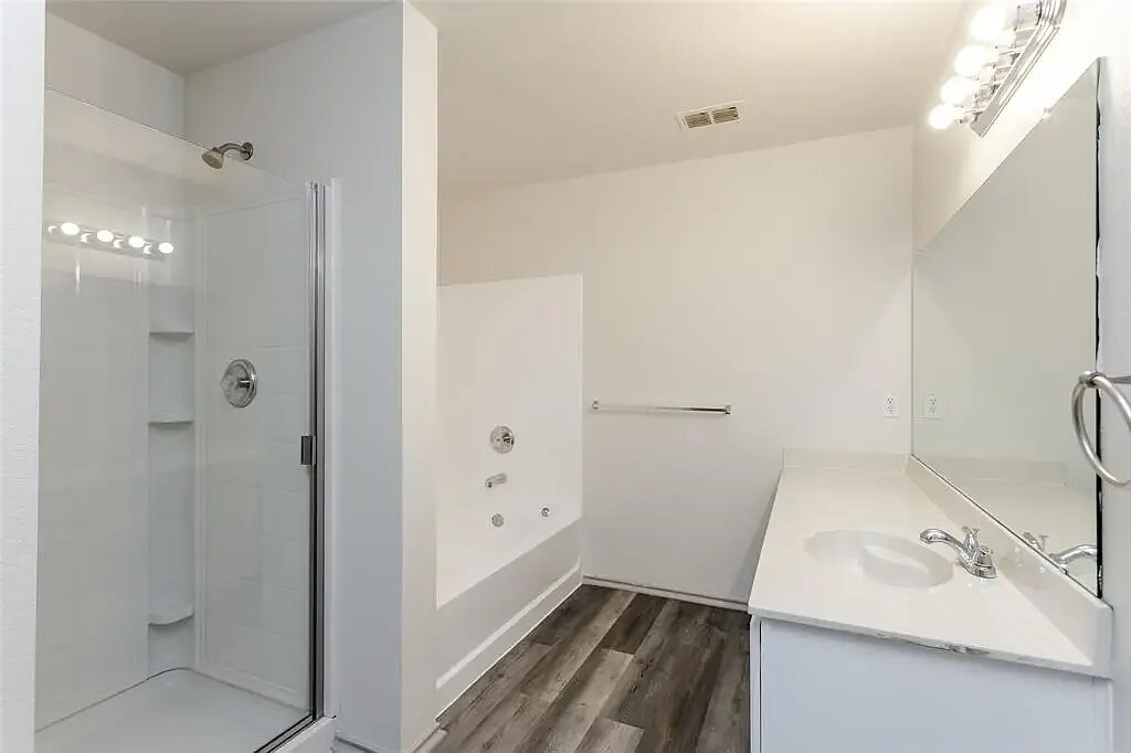 Building Photo - 818 Moss Glen Trl