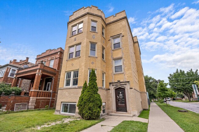 Building Photo - 1101 S Oak Park Ave