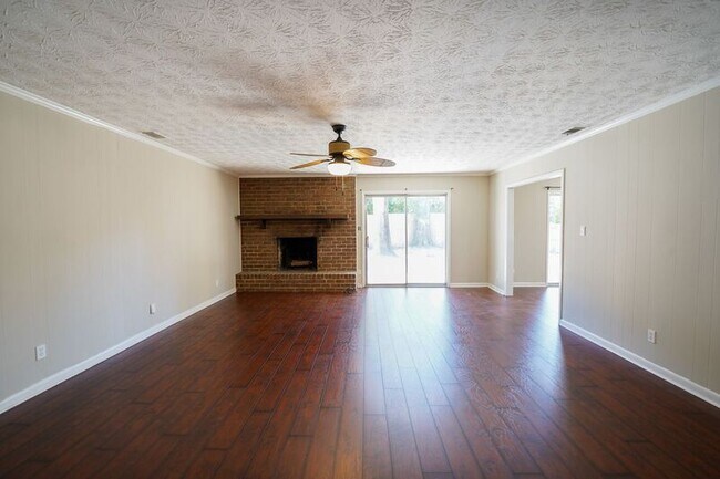 Building Photo - 11 Brandy Ln