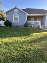Building Photo - 1517 Falcon Ln