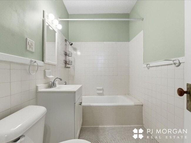 Building Photo - 5022I