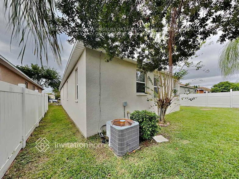 Building Photo - 10526 Eastpark Lake Dr